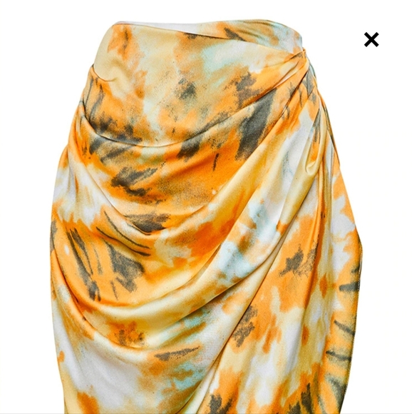 NWOT Prettylittlething Corset and Skirt set - Picture 2 of 7